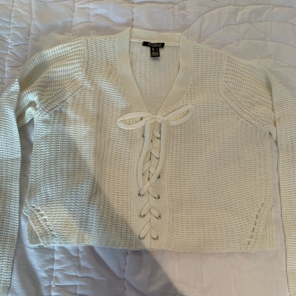 Cropped V-neck Lace Up Sweater Size Small - Picture 3 of 3